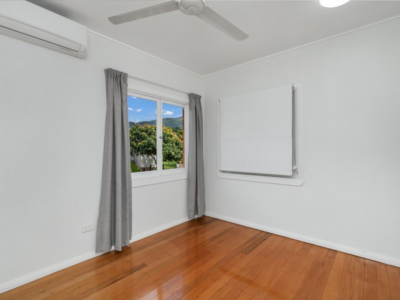 7 Coxall Street, Mooroobool QLD 4870