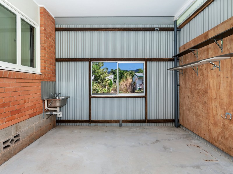 7 Coxall Street, Mooroobool QLD 4870