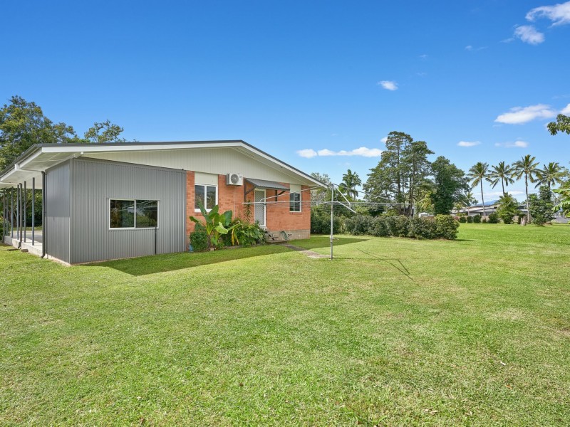 7 Coxall Street, Mooroobool QLD 4870