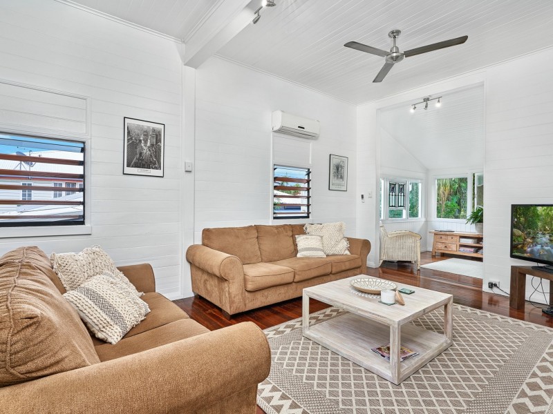 11 Ascot Avenue, Westcourt QLD 4870