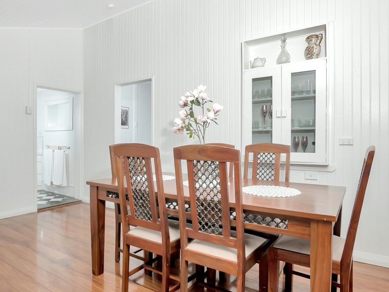 11 Ascot Avenue, Westcourt QLD 4870