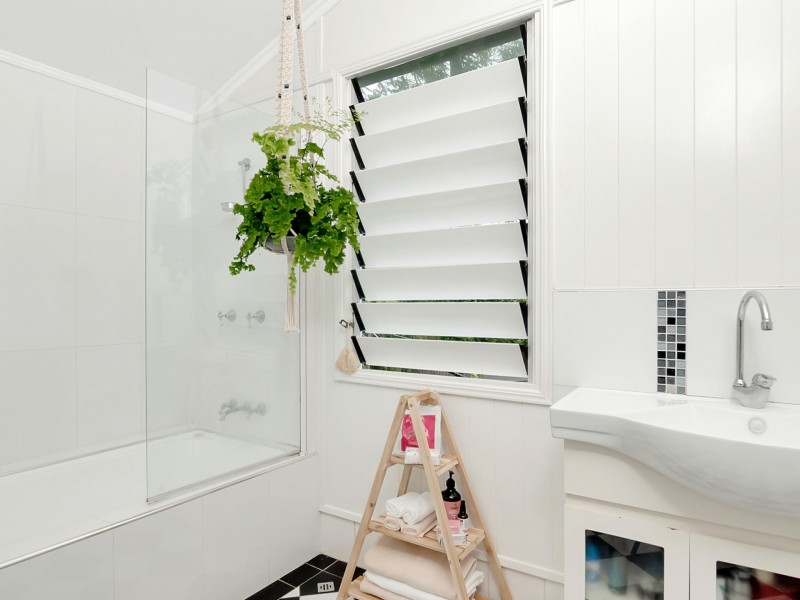 11 Ascot Avenue, Westcourt QLD 4870