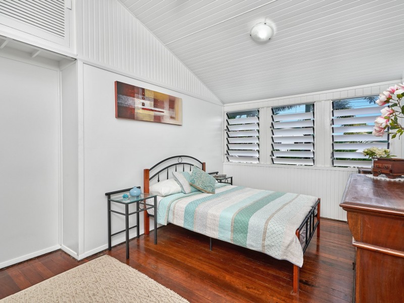 11 Ascot Avenue, Westcourt QLD 4870