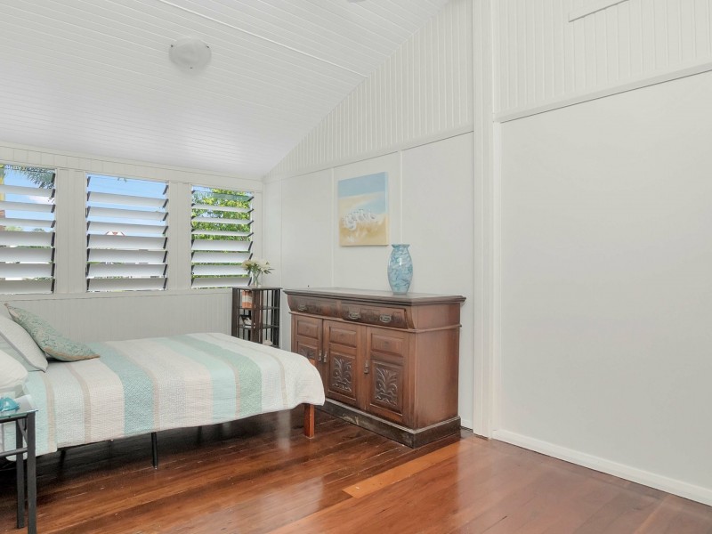 11 Ascot Avenue, Westcourt QLD 4870