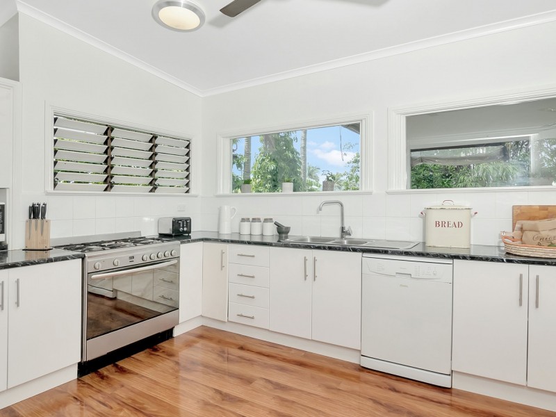 11 Ascot Avenue, Westcourt QLD 4870