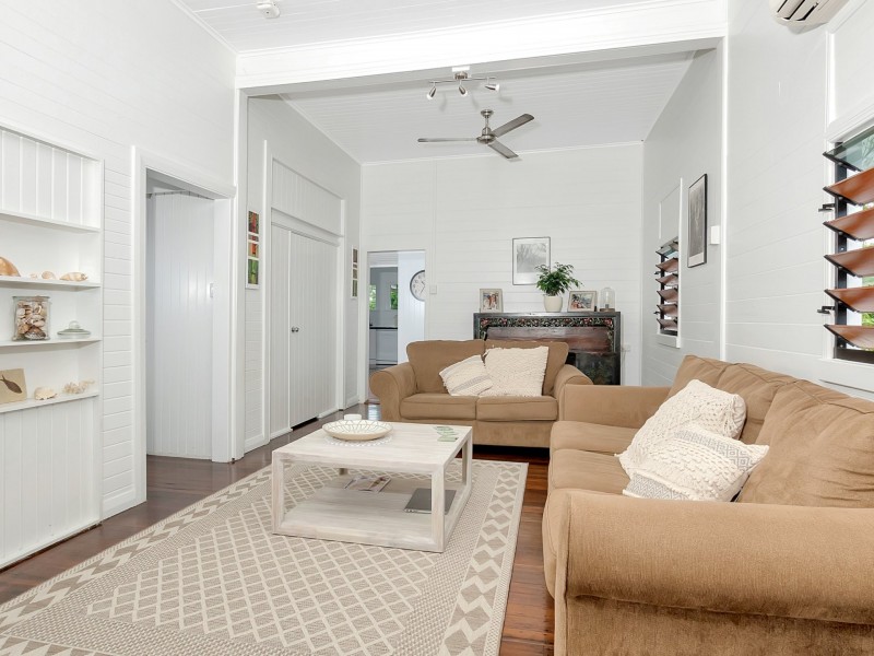 11 Ascot Avenue, Westcourt QLD 4870