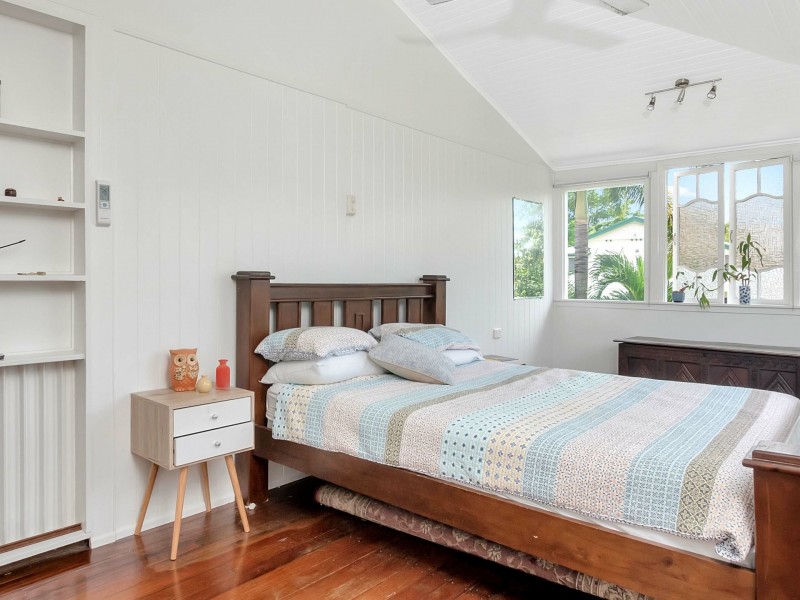 11 Ascot Avenue, Westcourt QLD 4870