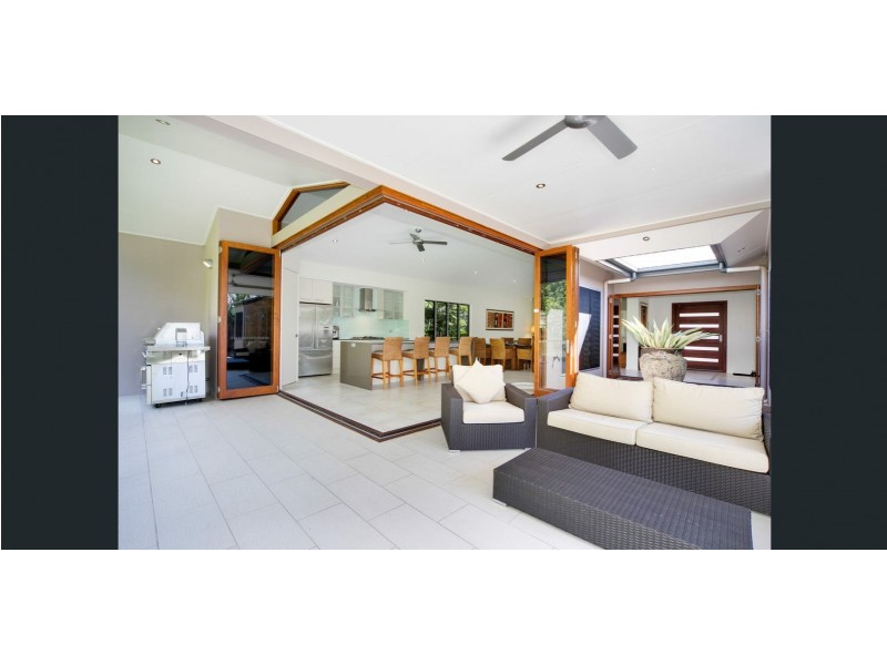 21 Aurelia Road, Palm Cove QLD 4879