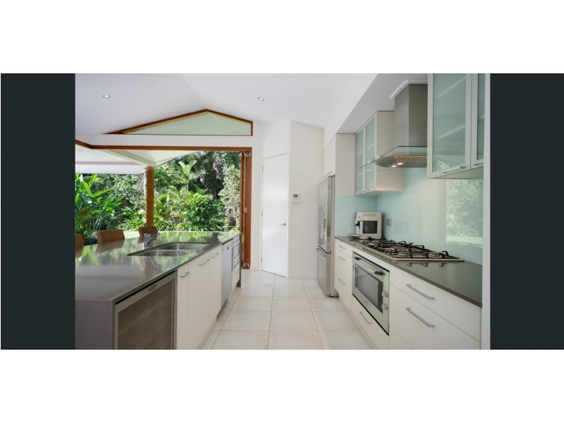 21 Aurelia Road, Palm Cove QLD 4879