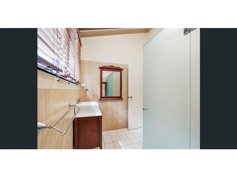 5 RAY ST, Yorkeys Knob QLD 4878