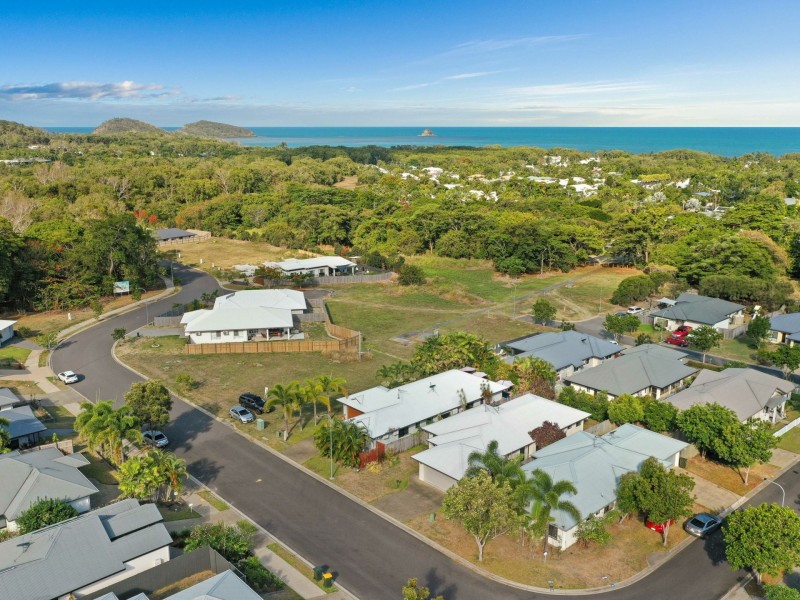 32 Seclusion Drive, Palm Cove QLD 4879