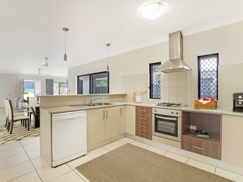 32 Seclusion Drive, Palm Cove QLD 4879