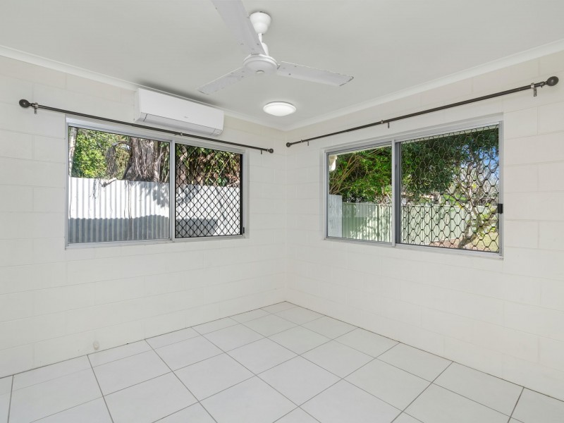 20 Golf Street, Yorkeys Knob QLD 4878