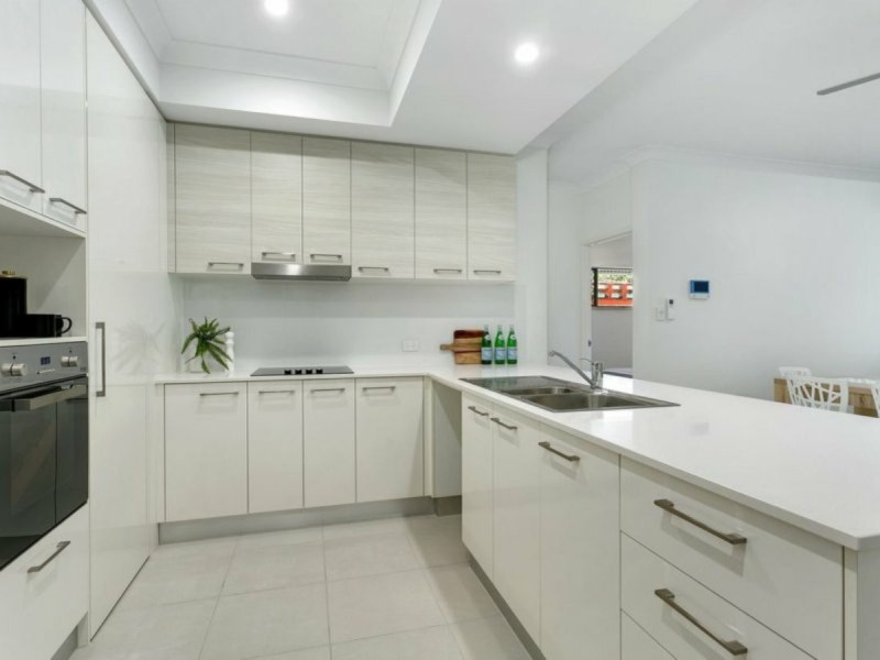2/43 Sims Esplanade, Yorkeys Knob QLD 4878