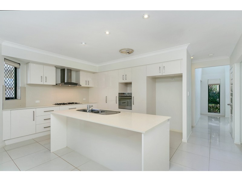 5 Savaii Close, Palm Cove QLD 4879
