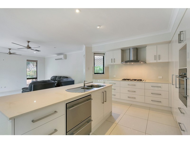 5 Savaii Close, Palm Cove QLD 4879