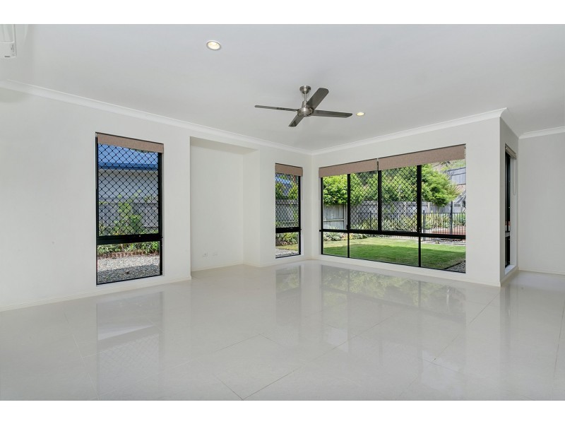 5 Savaii Close, Palm Cove QLD 4879