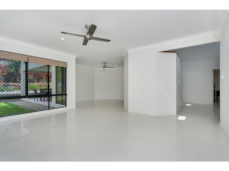 5 Savaii Close, Palm Cove QLD 4879