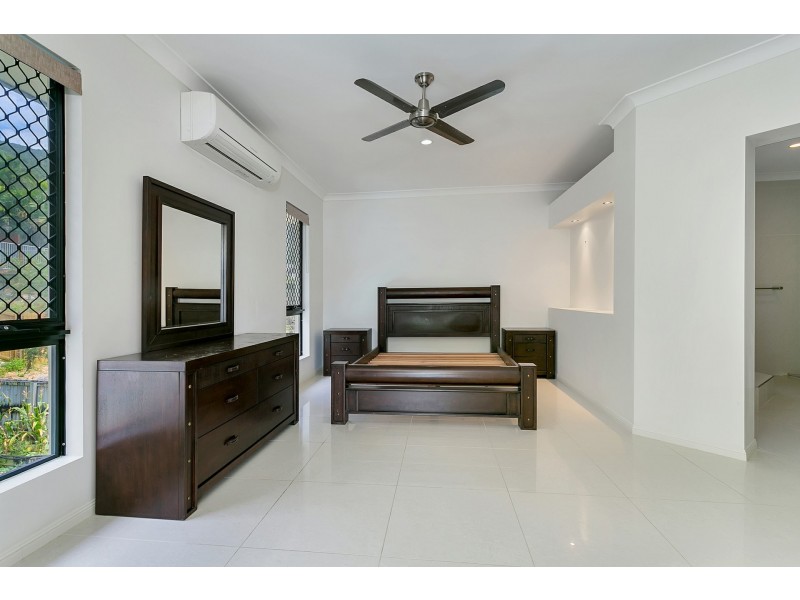 5 Savaii Close, Palm Cove QLD 4879