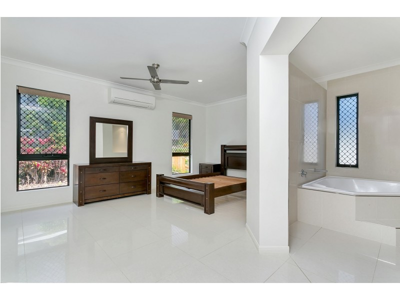 5 Savaii Close, Palm Cove QLD 4879