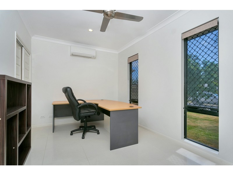 5 Savaii Close, Palm Cove QLD 4879