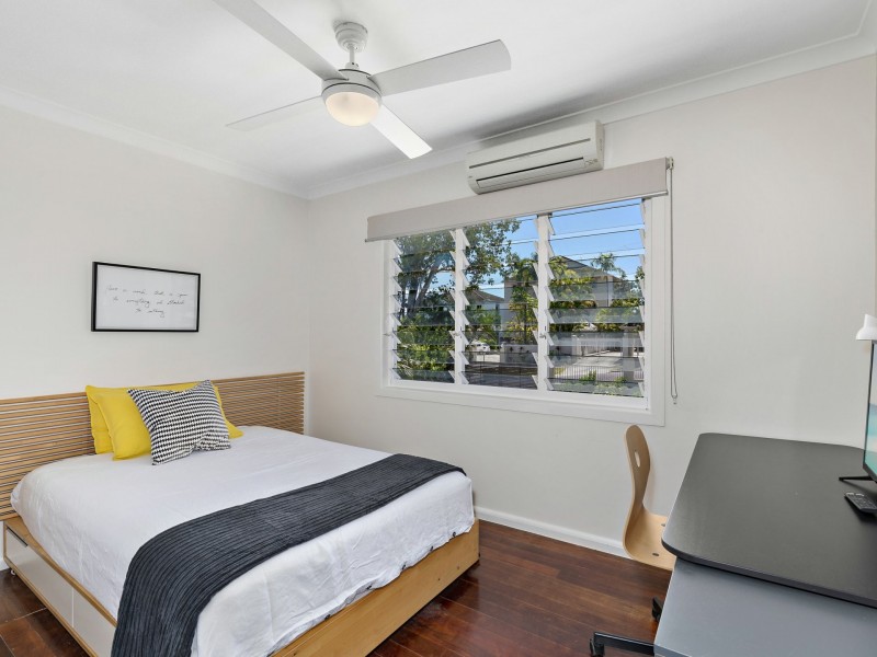 37 Moore Street, Trinity Beach QLD 4879