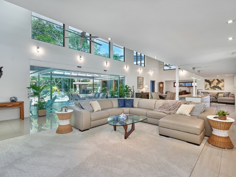 8 Lillian Road, Palm Cove QLD 4879