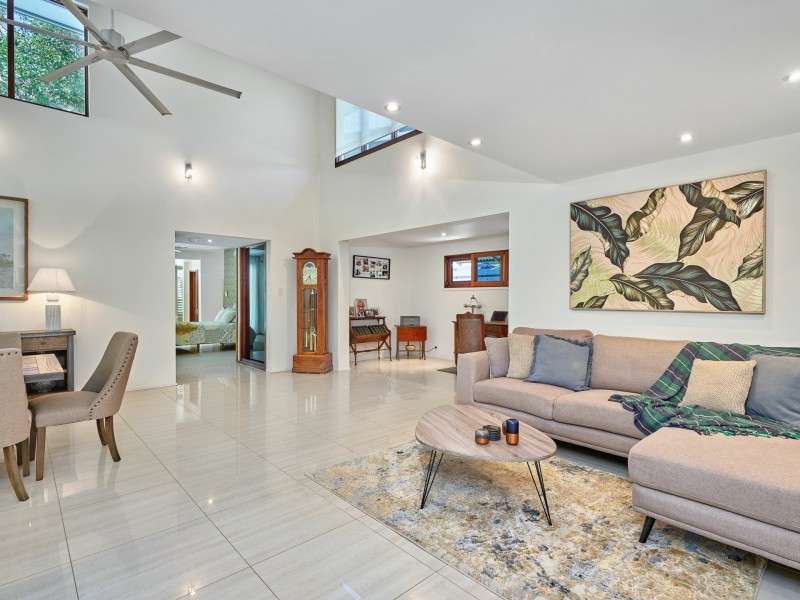 8 Lillian Road, Palm Cove QLD 4879