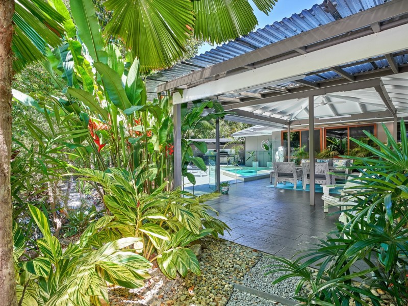 8 Lillian Road, Palm Cove QLD 4879