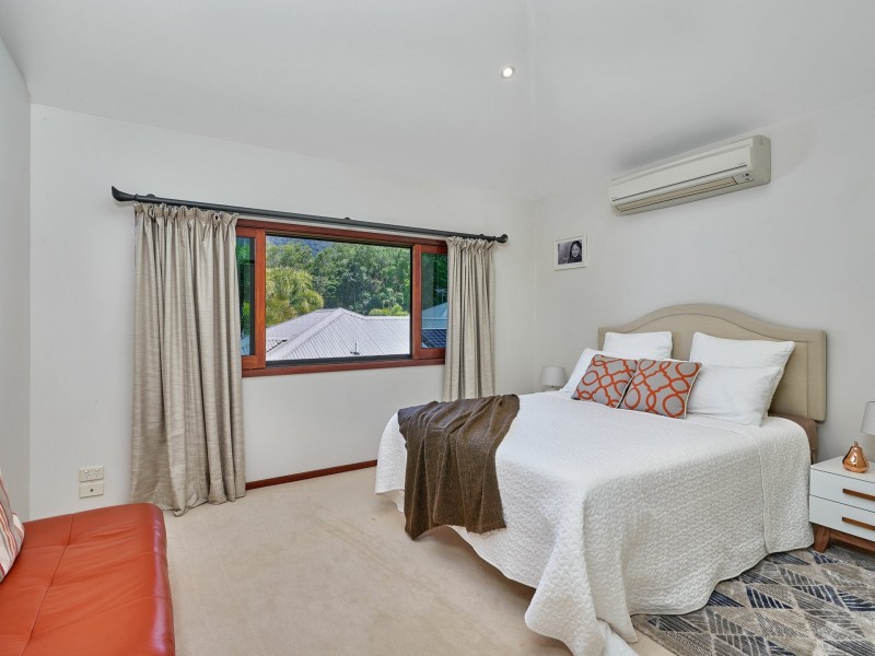 8 Lillian Road, Palm Cove QLD 4879