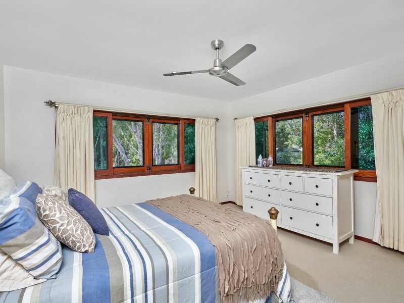 8 Lillian Road, Palm Cove QLD 4879