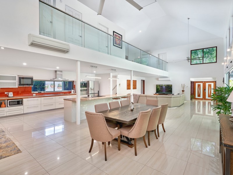 8 Lillian Road, Palm Cove QLD 4879