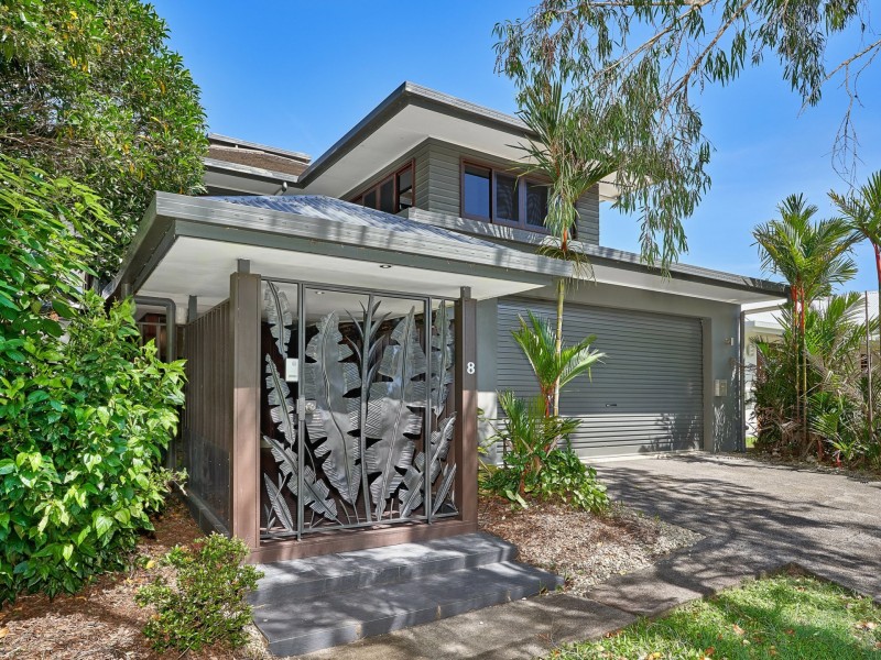 8 Lillian Road, Palm Cove QLD 4879