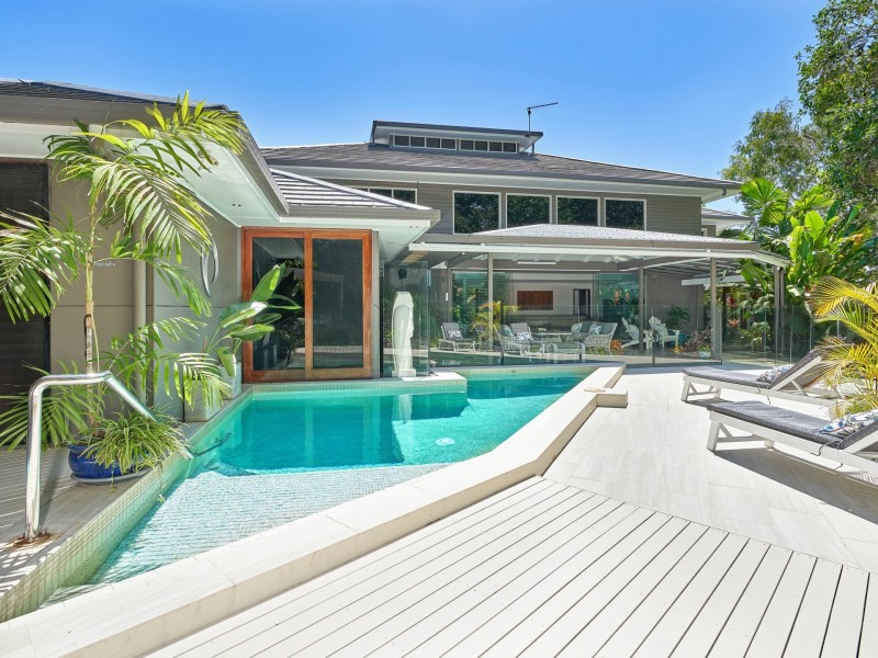8 Lillian Road, Palm Cove QLD 4879