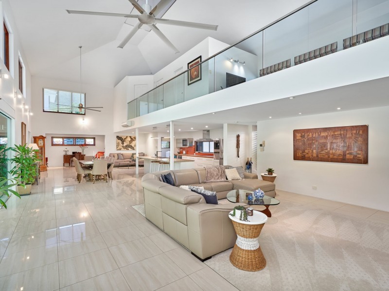 8 Lillian Road, Palm Cove QLD 4879