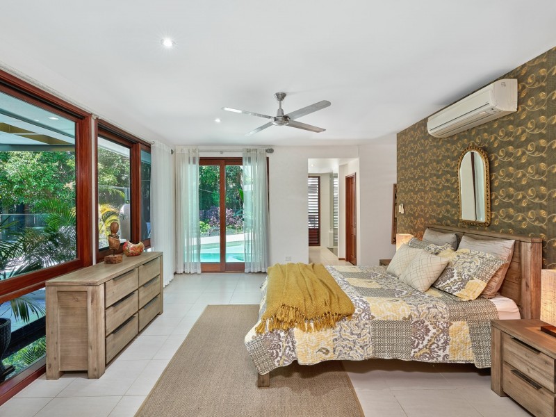 8 Lillian Road, Palm Cove QLD 4879