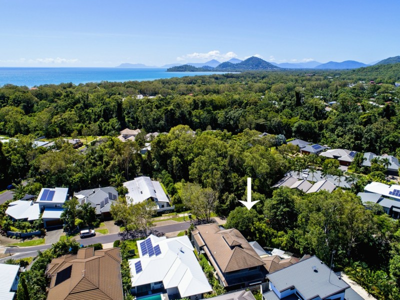 8 Lillian Road, Palm Cove QLD 4879