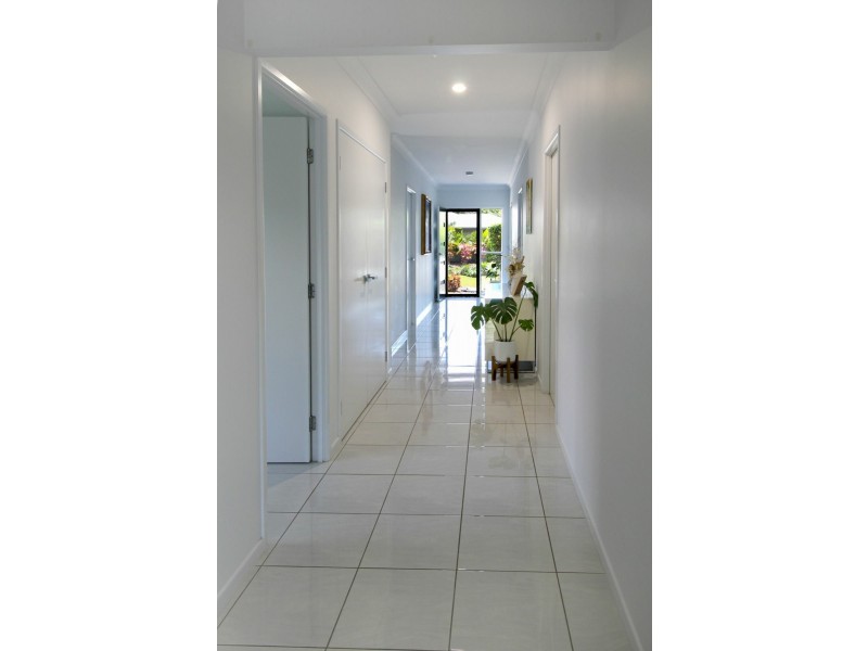 7 Midship St, Trinity Beach QLD 4879