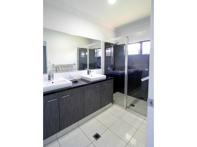 7 Midship St, Trinity Beach QLD 4879