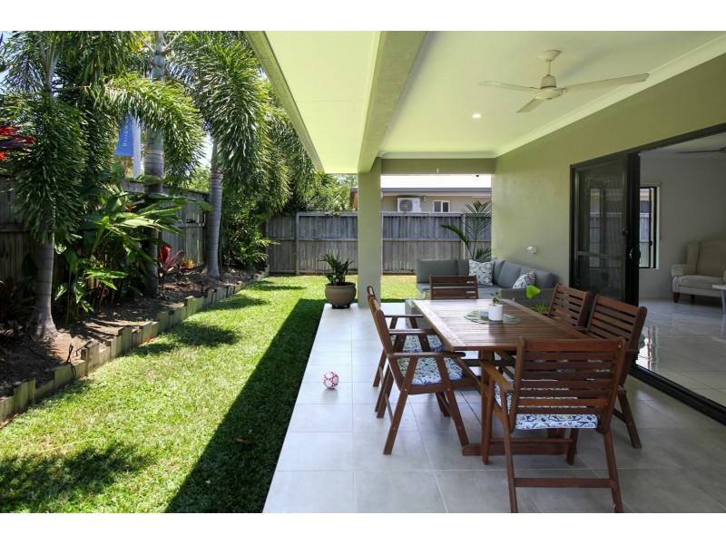 7 Midship St, Trinity Beach QLD 4879