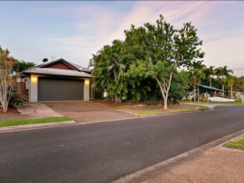 15 Norfolk Circuit, Redlynch QLD 4870