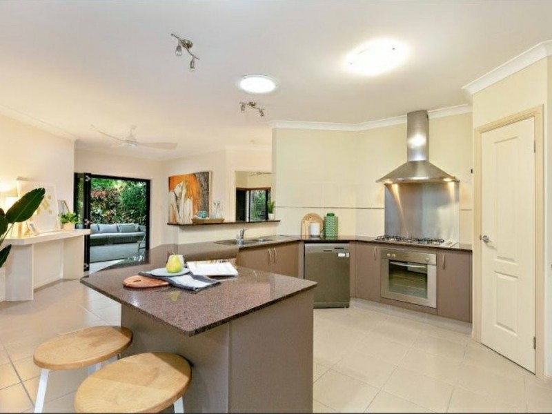15 Norfolk Circuit, Redlynch QLD 4870