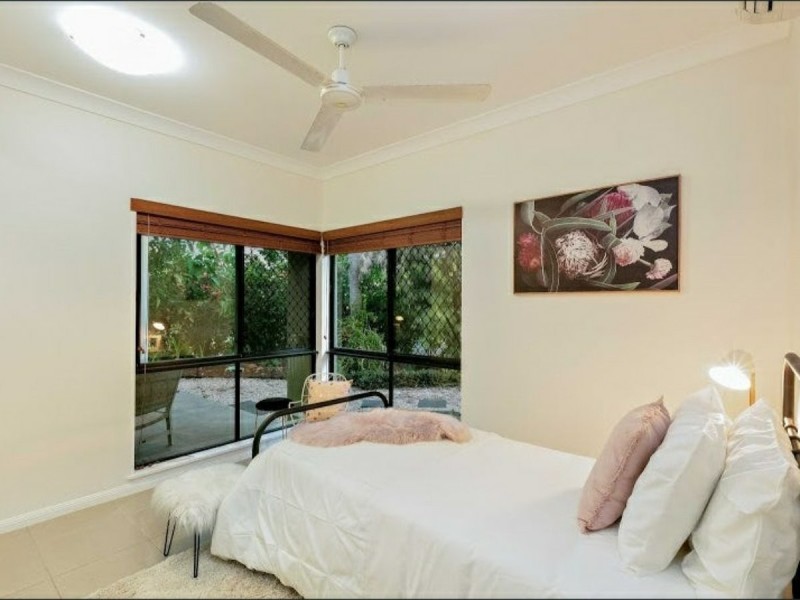 15 Norfolk Circuit, Redlynch QLD 4870