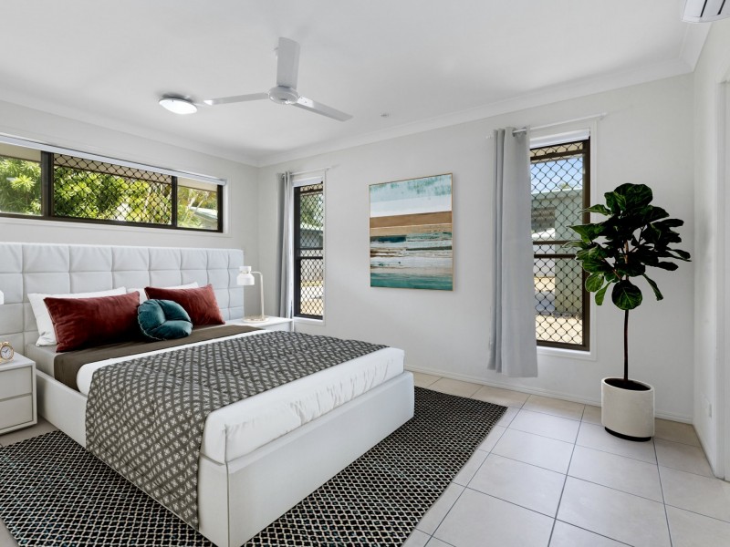 12 Tee Street, Yorkeys Knob QLD 4878