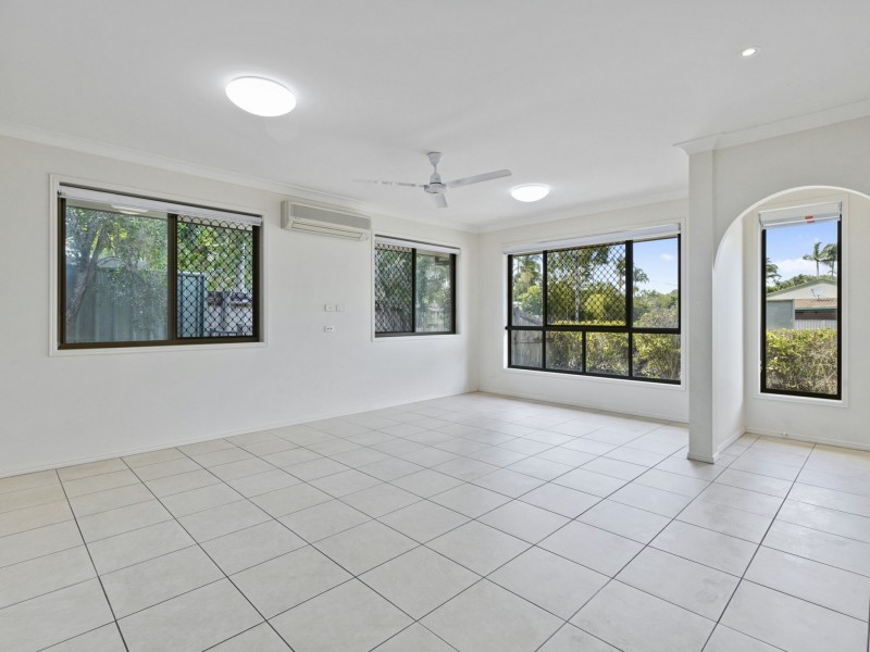 12 Tee Street, Yorkeys Knob QLD 4878