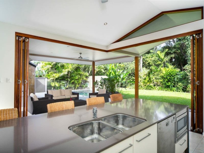 21 Aurelia Rd, Palm Cove QLD 4879
