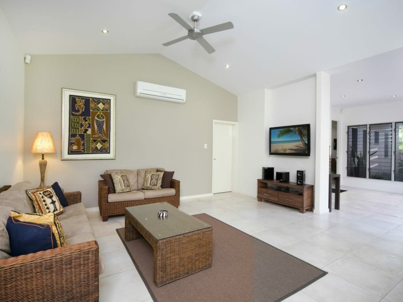 21 Aurelia Rd, Palm Cove QLD 4879