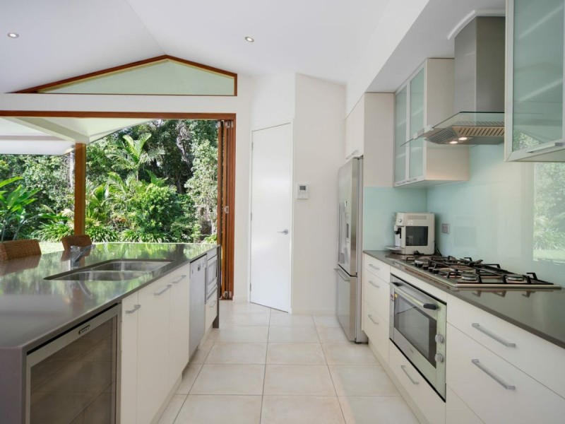 21 Aurelia Rd, Palm Cove QLD 4879