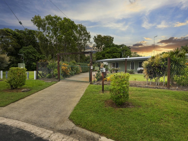 24 Tee Street, Yorkeys Knob QLD 4878