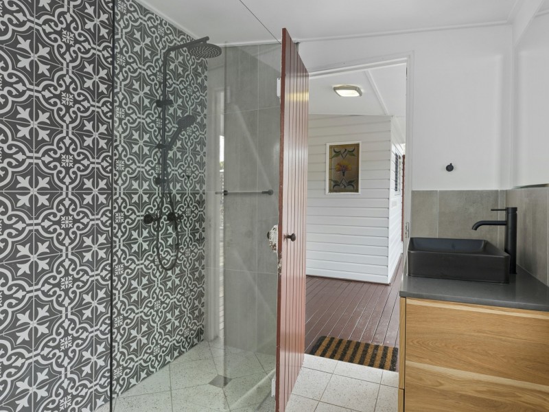 16 Clare Street, Parramatta Park QLD 4870